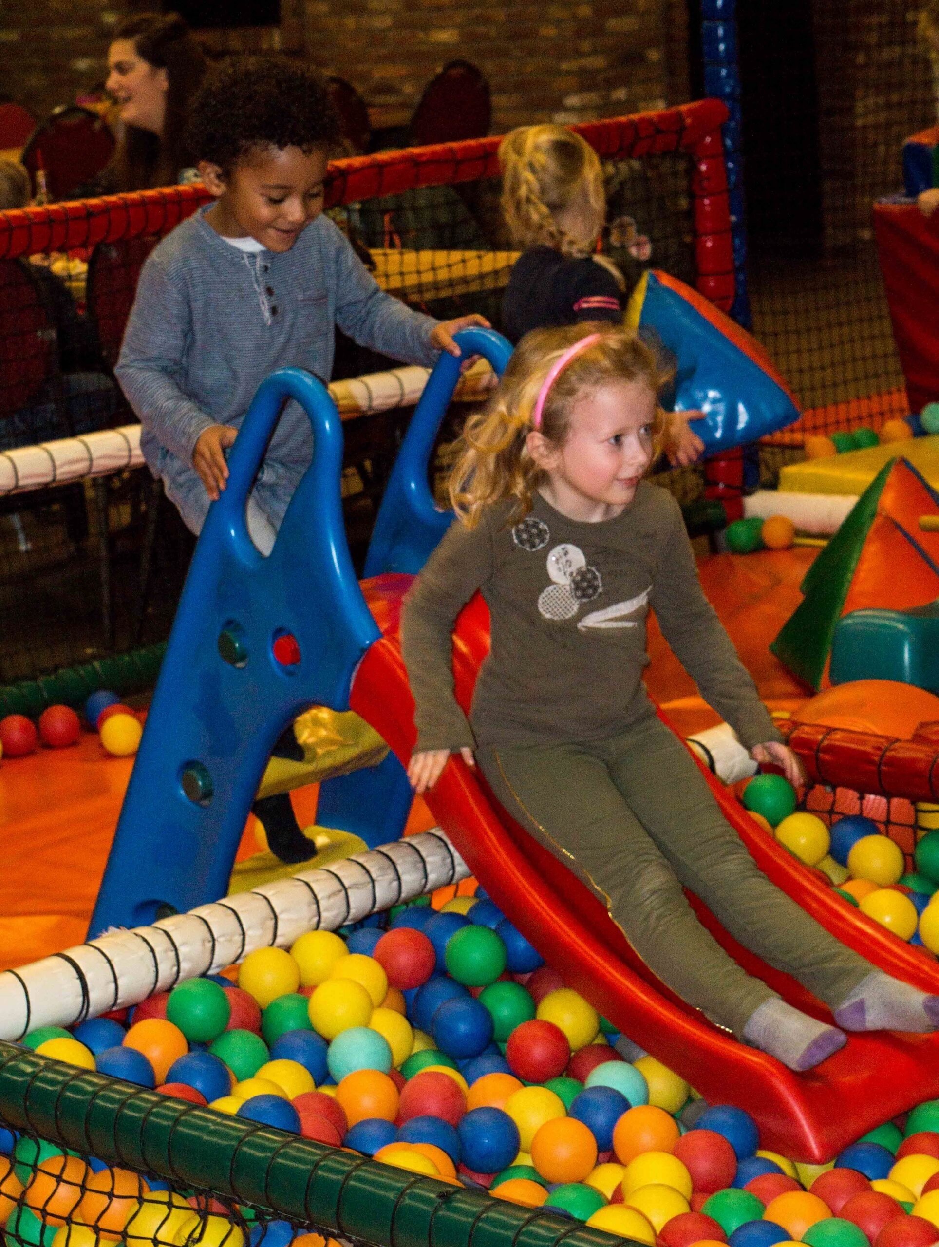 Binnen- en buitenspeeltuin